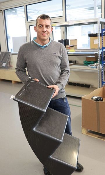 Was der Trutool FCN 250 bei AFK schafft, gilt auch für die Verbundmaterialien CFK oder GFK – aus diesen besteht beispielsweise die Einstiegstreppe des Business Jet PC24. „Hierfür fertigen wir mitunter diverse Vorschnitte an“, erklärt Stefan Wyss von Connova. (Trumpf)