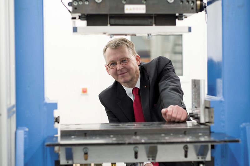 Prof. Frank Vollertsen, Leiter des Bremer Instituts für angewandte Strahltechnik und Sprecher des SFB 747: 