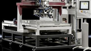 Das Verdrahtungszentrum Averex wurde speziell für die Verdrahtung von Schaltschrank-Montageplatten entwickelt. (Rittal)