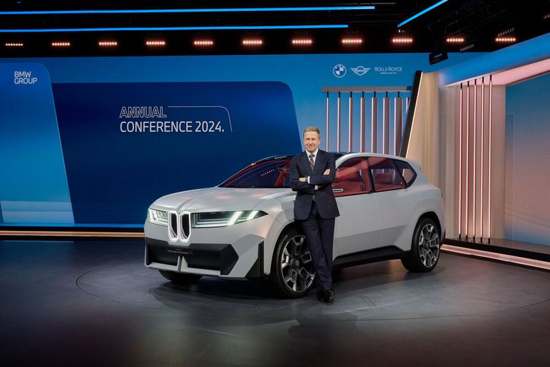 BMW will auch 2024 gut verdienen, CEO Oliver Zipse sieht jedoch viele Belastungen.(Bild:  Tom Kirkpatrick; BMW Group)