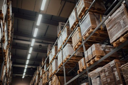 Die Zukunft der Logistik ist digital, vernetzt und nachhaltig. Unternehmen, die sich gezielt informieren und Trends früh adaptieren, sichern sich einen entscheidenden Vorsprung im globalen Wettbewerb.(Bild:  Chuttersnap (Unsplash))