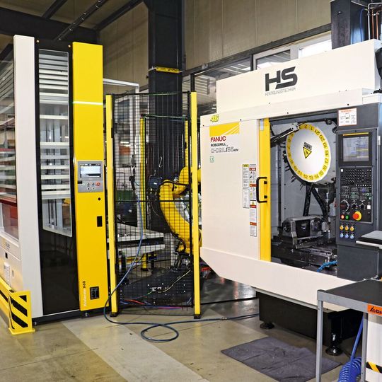 Mit dem zweiachsigen pL-Lehmann-Drehtisch T1-507510.LL wird die 3-Achs-Fräsmaschine Fanuc Robodrill Alpha-D21LiB5ADV zum kompakten 5-Achs-Bearbeitungszentrum. Mit dem zweiachsigen pL-Lehmann-Drehtisch T1-507510.LL wird die 3-Achs-Fräsmaschine Fanuc Robodrill Alpha-D21LiB5ADV zum kompakten 5-Achs-Bearbeitungszentrum.
