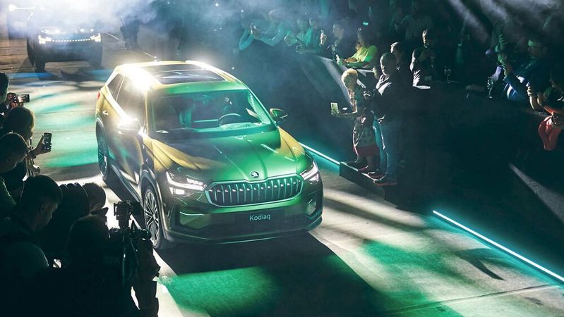 Premiere in Berlin: Die zweite Generation des Skoda Kodiaq fährt in der Event-Location „The Tunnel“ vor.(Bild:  Skoda)