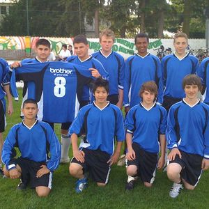 Von den neuen Trikots begeistert: die B-Junioren (16-Jahre) der Turngemeinde 08 Ober-Roden