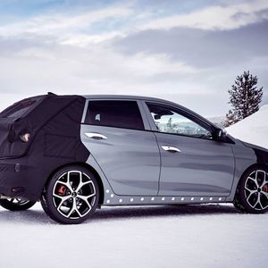 Wahrscheinlich ist, dass unter der Haube ein 1,6-Liter-Turbobenziner steckt.(Bild:  Hyundai)