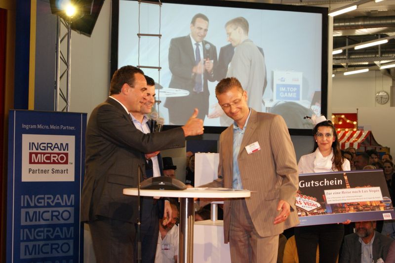 Thomas Borde von der Distrelec Schuricht GmbH aus Bremen staubte wie schon 2011 den Hauptgewinn ab. (IT-BUSINESS)