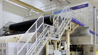 Die Absatzprobleme bei den Papiermaschinen zeigen: der digitale Wandel ist real. Voith reagiert mit einer neuen Unternehmensausrichtung (im Bild: Die Papiermaschine Dunaujvaros PM 7). (Bild: foto-hoefinger/Voith)