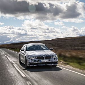 (BMW)