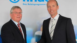 Der scheidende (Helmut Rosenmann, links) und der neue Prokurist und Leiter Marketing/Vertrieb (Berthold Schlechtriemen-Proske).  (Bild: Finder)