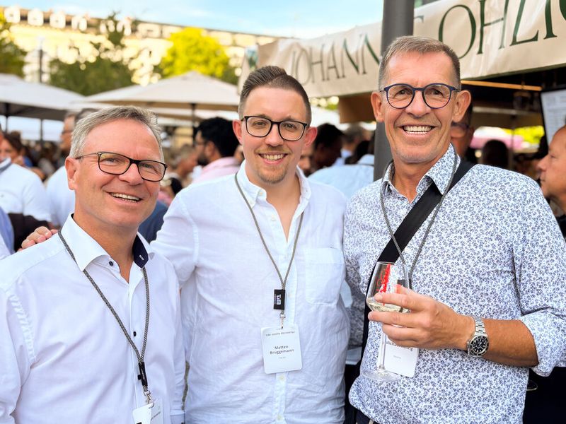 (v. l.) Dr. Ralf Kaltenbach (Everpure), Matteo Brüggemann (TIM), Michael Rohrig (Nutanix) (Bild: TIM AG)