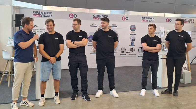 Diese fünf Herren – schade keine Damen dabei – waren die Finalisten im Wettbewerb Grinder of the year 2024. In der Mitte steht der Gewinner Osman Sylaj. (Bild: KSKOMM)