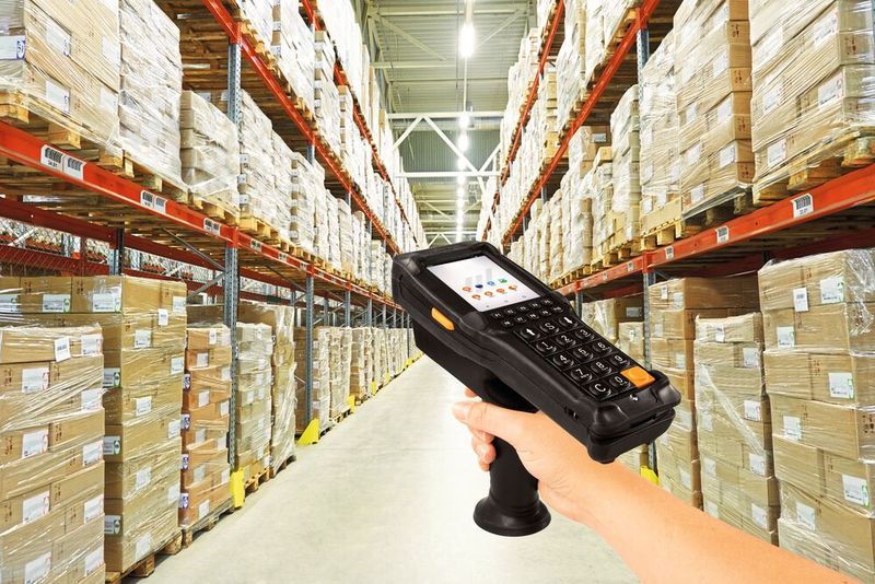 Lange Akkulaufzeit und zehn kundenspezifisch modifizierbare Funktionstasten machen den M270 zum zuverlässigen Begleiter für alle Lager- und Logistikprozesse. (Bild: ACD Elektronik)