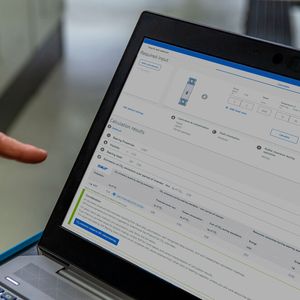 Bearing Select analysiert die Emissionen bei der Lager-Produktion, aber auch Reibungsverluste und Fettverbrauch während des Betriebs. Außerdem liefert es Optimierungsansätze.(Bild:  SKF)