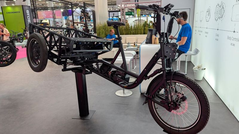 Von der Machart und den Dimensionen her steht solch ein Lastenrad dem klassichen Nutzfahrzeugbau näher als dem Fahrradbau.  (Bild: Dominsky – VCG)