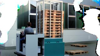 Beim Aufnehmen von Paletten etwa zweimal, beim Abgeben dreimal so schnell wie ein Gabelstapler: der weiterentwickelte Palettensammler von Baka. (Archiv: Vogel Business Media)