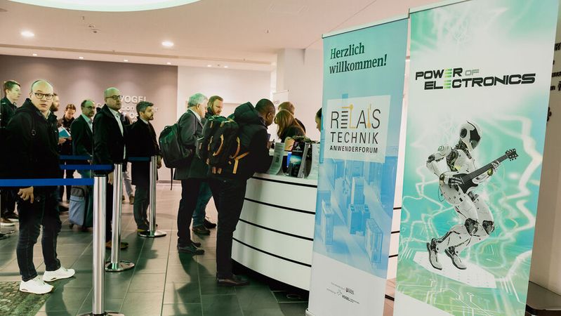 Entwickler treffen Entwickler. Auf dem Fachkongress Power of Electronics am 29. und 30. September in Würzburg stehen die Themen Wärmemanagement (ehemals Cooling Days),  Leiterplattentechnik, Power-Design und Power Systems, Kreislaufwirtschaft sowie Relaistechnik im Fokus.(Bild:  Stefan Bausewein)