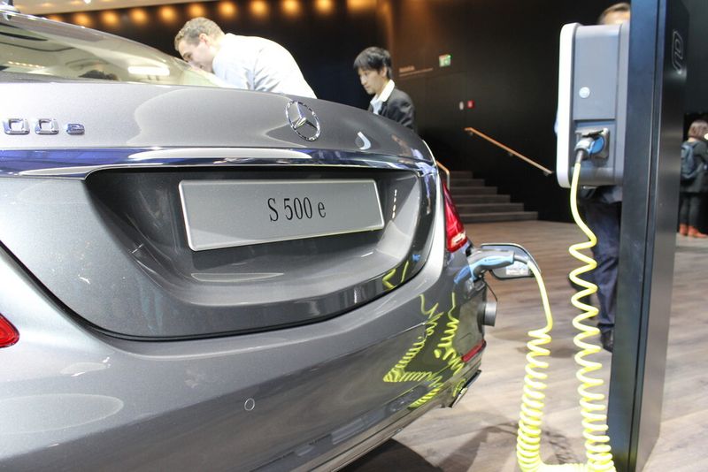 The S 500 e is one of the many innovations on show; e-mobility is growing in importance. (Source: Schulz)