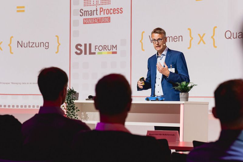 Der digitale Zwilling ist nicht mehr nur auf Assets beschränkt sondern erweitert sich auf Produkte (Batches) und technische Prozesse, sagt Tim Kaufmann (SAP).  (Bild: Stefan Bausewein)