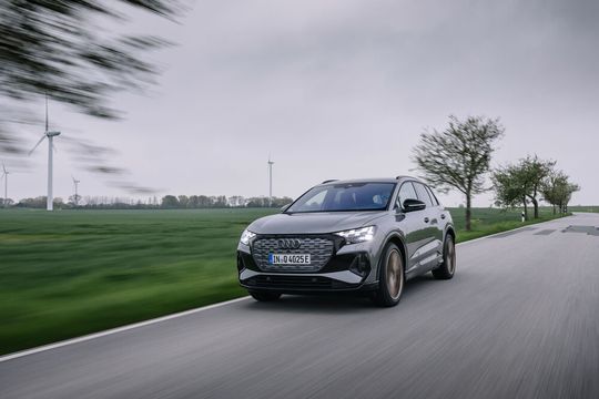 Das vorläufige Topmodell der Baureihe heißt Q4 50 e-tron quattro.(Bild:  Audi)