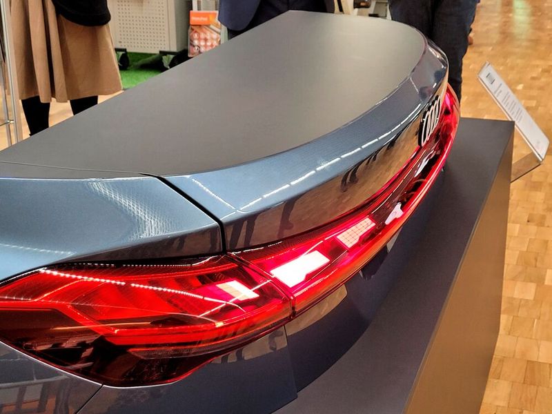Die zweite Generation der OLED-Technologie aus dem Hause Audi im Rücklicht umfasst 364 digitale OLED-Segmente  (Bild: Stefanie Eckardt)