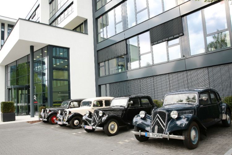 Kleines Traction-Avant-Treffen vor der Citroën-Zentrale in Köln-Gremberghoven.  (Foto: Citroën)
