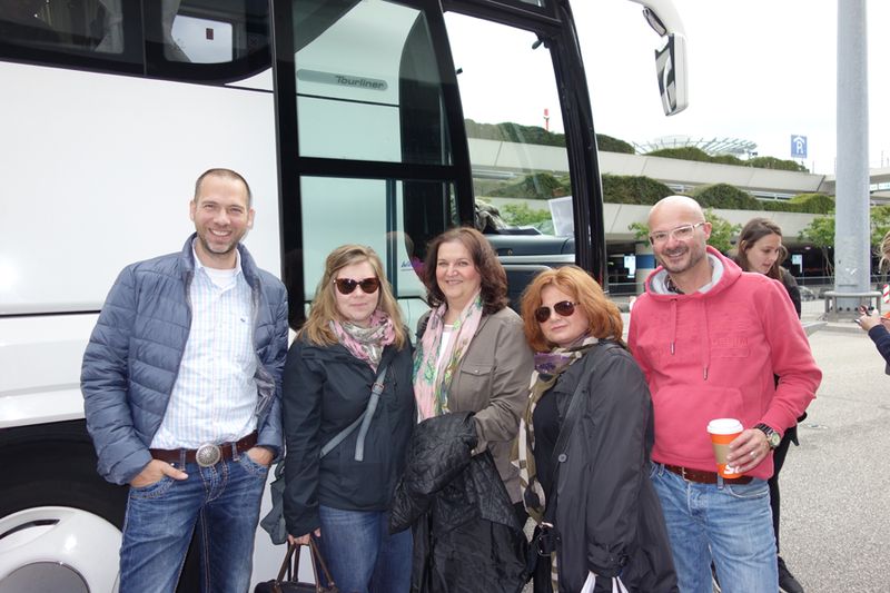 Hamburg Treffpunkt Flughafen - Dänemark wir kommen (v. l.) Martin Osswald und Bettina Herbst, Microsoft, Lilli Kos, IT-BUSINESS, Ufo Foellmer, comTeam und Bernd Stopper, Microsoft (IT-BUSINESS)
