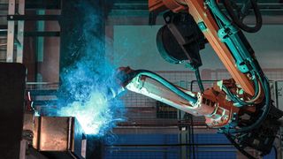 MIG-Schweißen von Aluminiumkomponenten in der Roboterschweißzelle  (Bild: Fronius)