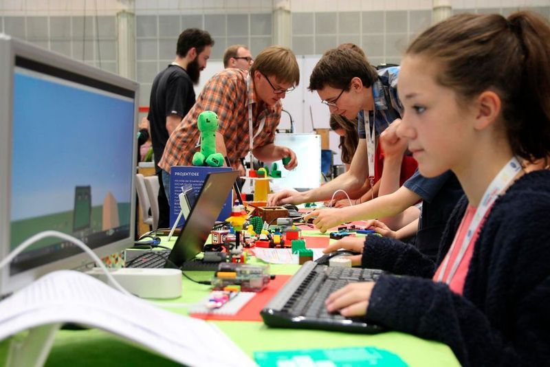 Die Maker Faire lädt alle ein, den Horizont zu erweitern und mit viel Spaß Neues zu entdecken (Philip Steffan)