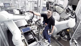 Neben Geschäftsleitung und Vertrieb profitiert auch die Fertigungsleitung bei Stoba Präzisionstechnik von Echtzeit-Kennzahlen zum Auftragsbestand. (Bild: Stoba Präzisionstechnik)