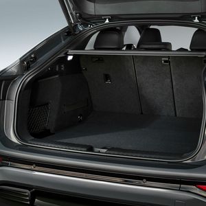 Der Kofferraum der Sportback-Variante schrumpft leicht gegenüber dem Audi Q6.(Bild:  Audi AG)