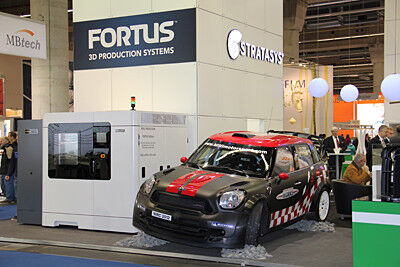 Fortus präsentierte als Hingucker einen echten Mini Cooper Works, dessen Komponenten zum Teil auf einer Fortus 900 mc gefertigt wurden; ... (Bild: Sonnenberg)