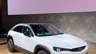 Auf der Heimat-Messe in Tokio hat Mazda jetzt sein erstes rein batteriebetriebenes Elektro-Auto vorgestellt – es hört auf den Namen MX-30. (SP-X/Michael Gebhardt)