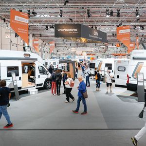 Der Caravan-Salon 2020 konnte unter strengen Hygiene-Auflagen stattfinden. Richtig voll war es daher nicht in den Hallen, aber auch nicht leer.(Bild: Messe Düsseldorf)