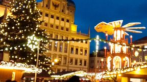 Frohe Weihnachten aus Augsburg mit Blick auf den Christkindlesmarkt - so schön war es im vergangenen Jahr.