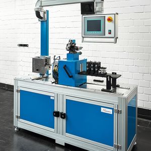 Diodenlaser an Bord: Die Nano Wema fertigt die Röhrchen nahe ihrer Enddimension. So entfallen viele Arbeitsschritte zur Wandstärken- und Durchmesserreduktion.