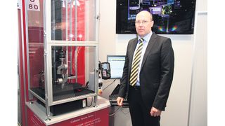 „Die grundsätzlichen Prüfungen in der Medizintechnik sind direkt aus der Materialprüfung abgeleitet, sodass die Wirkprinzipien unserer Maschinen direkt anwendbar sind“, Erik Schmidt-Staubach, Sales Manager, Instron Deutschland GmbH (Bild: Reinhardt)
