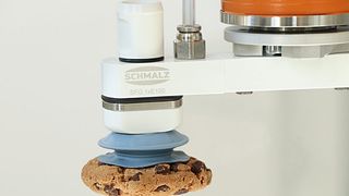 Strömungsfreifer SFG von Schmalz zum Aufnehmen von Lebensmitteln mit stark strukturierter Oberfläche wie etwa Kekse. (Schmalz)