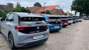 Schon bei der Umweltprämie 2009 wurden bis zu 14 Monate alte Fahrzeuge mit gefördert, also könne man das heute auch tun, argumentiert der VAD. (Bild: Wolf Warncke, Autohaus Warncke GmbH, Tarmstedt)
