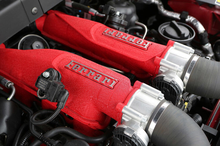 Künftig arbeitet in dem Modell ein aufgeladener V8 mit 560 PS – der bisherige Sauger brachte es auf 490. (Foto: Ferrari)