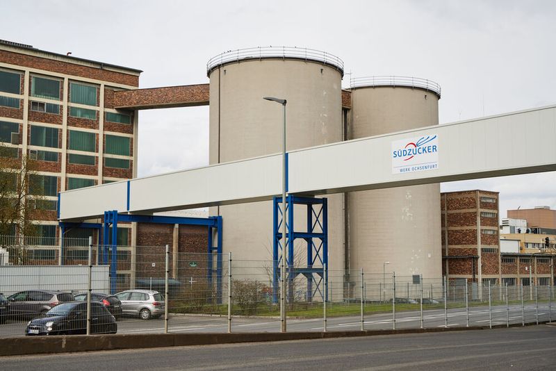 In den Silos, auch Zuckertürme genannt, wird der Vorrat bis zur nächsten Kampagne gelagert. (Bild: w. Adam, www.publick.de)