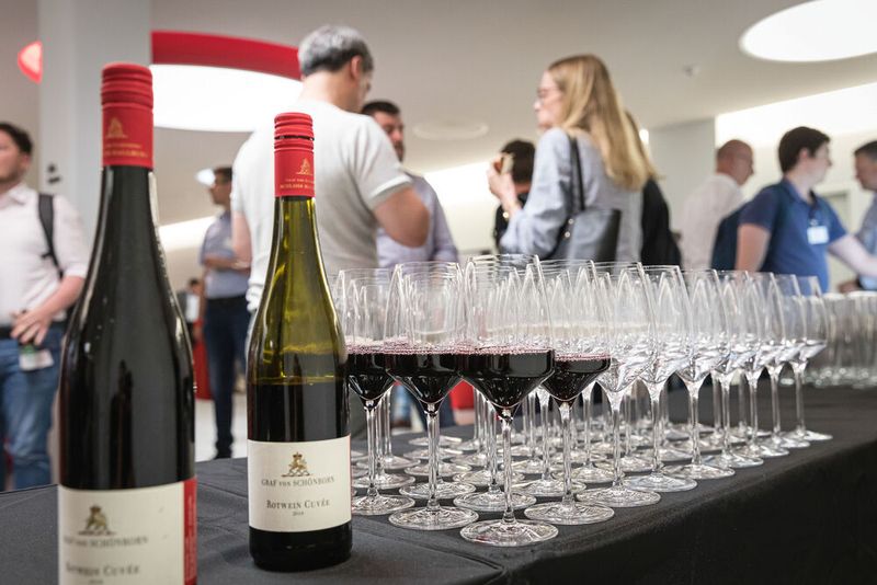 Anwenderkongress Steckverbinder 2023: Tag 1 mit Basisseminaren, Podiumsdiskussion und Posterslam. (Bild: Stefan Bausewein)