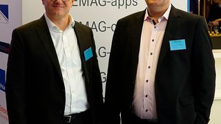 Die VVMB-Geschäftsführer Holger Thon (links) und Thomas Leseberg begrüßten rund 420 Teilnehmer in Berlin. (»kfz-betrieb«/Jan Rosenow)