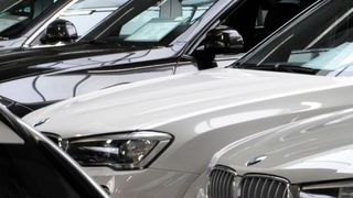 Langsteher im Handel trüben die Stimmung der Vertragshändler. (»kfz-betrieb«)