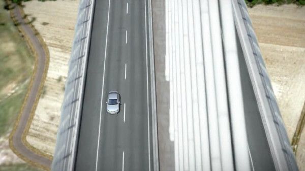 In einem Fahrzeug mit dem Axle-Split-Hybrid-System von Bosch sind zwei Antriebskonzepte vereint (Bosch)