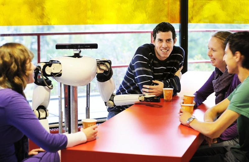 Das Internet für Roboter soll die Maschinen zu fähigen Servicekräften werden lassen. (RoboEarth)