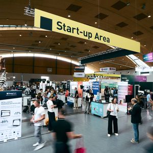 Auf verschiedenen Bühnen – von der Start-up Area über ...(Bild:  © Richard Mathieu / Messe Karlsruhe / neverdaless)