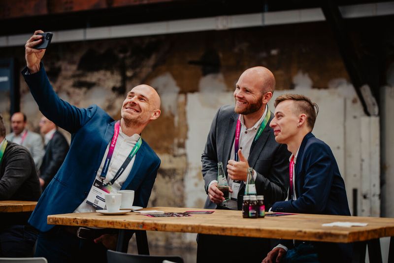 Neben fachlichen Informationen war das Networking ein fester Bestandteil des Summits. (Bild: D.velop)