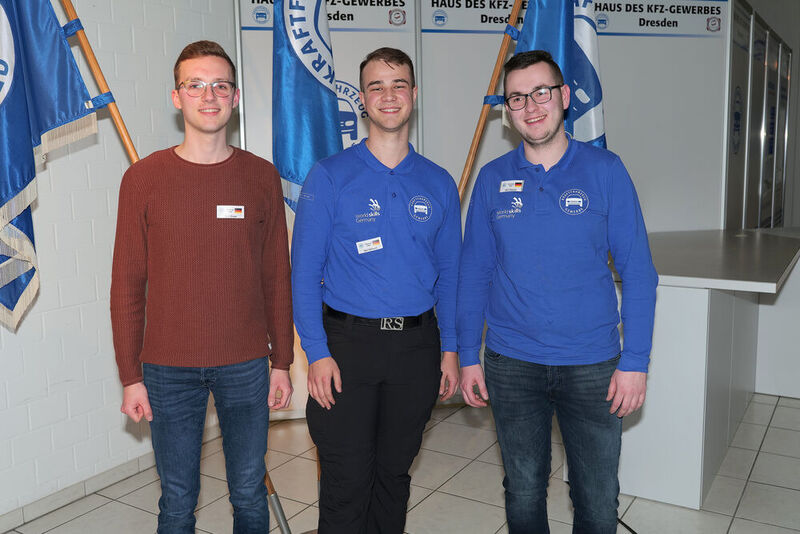 Die drei deutschen Teilnehmer (v. l.) Michael Meyer, Stefan Mießbach und Franz-Robert Kaczor können auf einen erfolgreichen Wettbewerbstag zurückblicken. (Bild: Schmidt/autoFACHMANN)