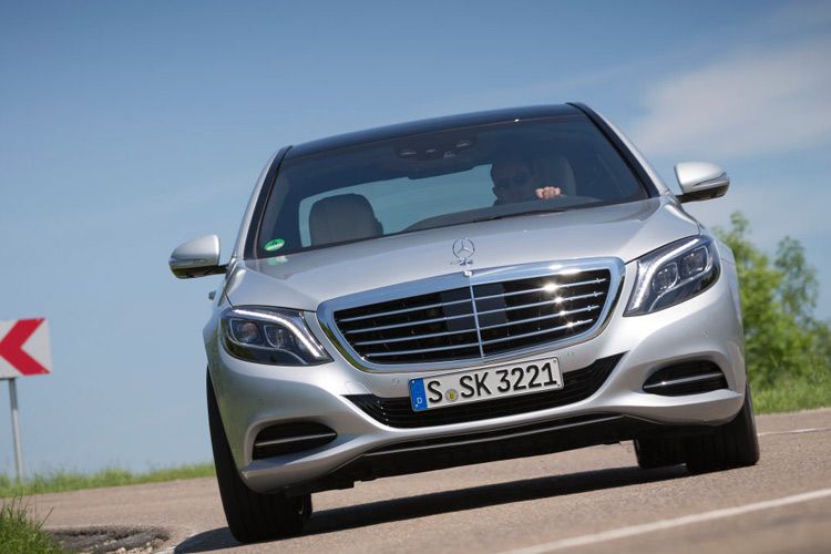 Mit der Einführung der neuen S-Klasse der Baureihe W 222 am 20. Juli 2013 wurden die Karten in der Luxusklasse neu gemischt. (Foto: press-inform)