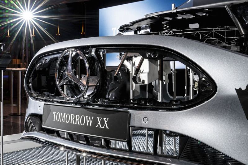 Als Innovationstreiber hat Mercedes das Technologieprogramm „Tomorrow XX“ vorgestellt. Mit Zulieferern will der OEM die Grenzen des technisch Machbaren ausloten.(Bild:  Mercedes-Benz AG)